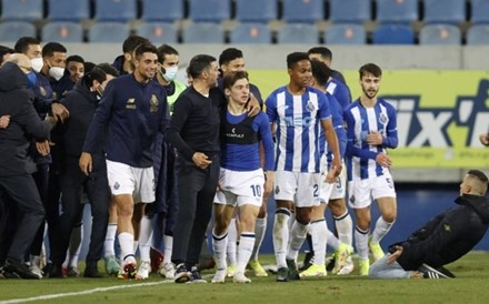 FC Porto consegue reviravolta no Estoril e é líder isolado da I Liga 