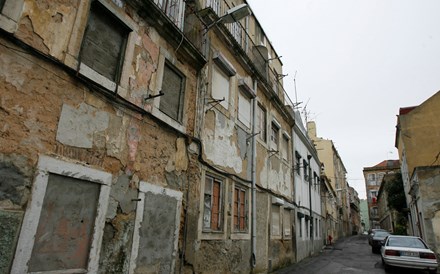 Imóveis devolutos do Estado já identificados vão dar lugar a quase 8 mil casas