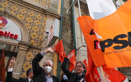 Militantes do PSD escolhem hoje 19.º presidente 