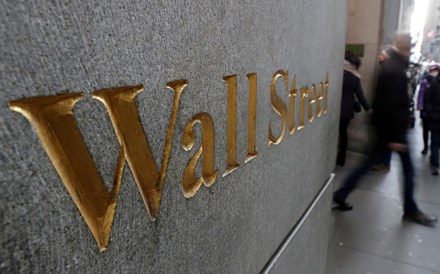 Wall Street com ganhos apesar de dados fortes abrirem porta a mais subidas dos juros