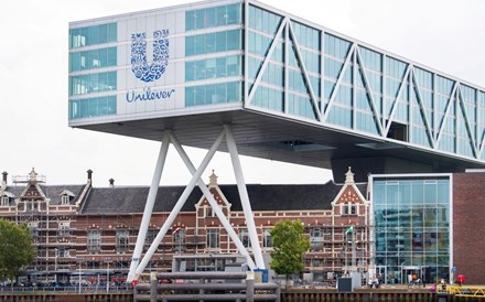 Lucros da Unilever aumentam 25% para 8,3 mil milhões em 2022