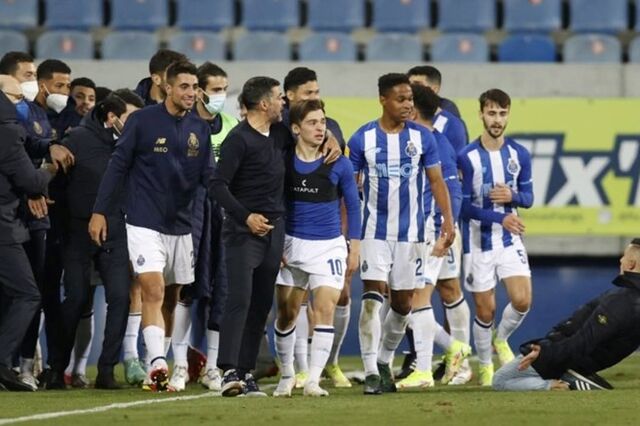 FC Porto consegue reviravolta no Estoril e é líder isolado da I Liga 
