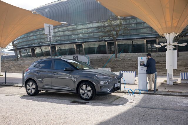 Pedir licença para operar pontos de carregamento elétrico custa 1.000 euros