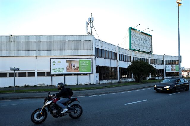 O francês AKI do Porto fechou para ser um alemão Lidl 