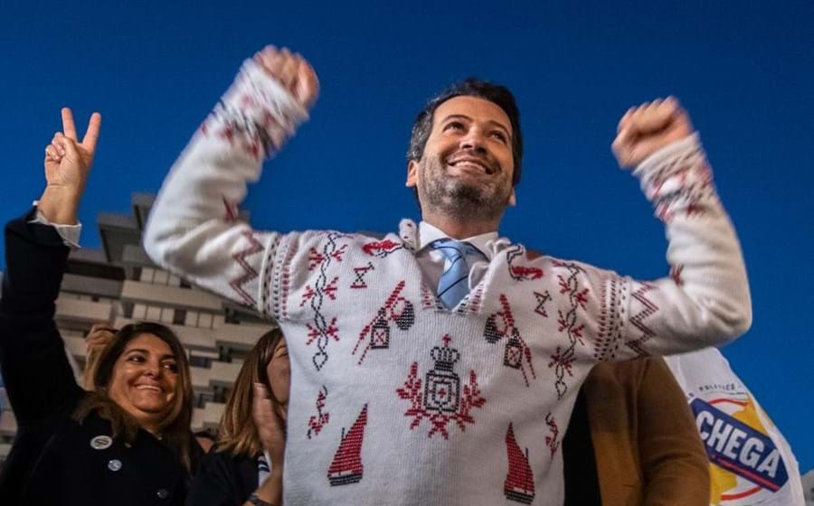 O presidente do partido Chega, André Ventura, durante uma ação de campanha para as eleições legislativas 2022, na Póvoa do Varzim, 23 de janeiro de 2022.