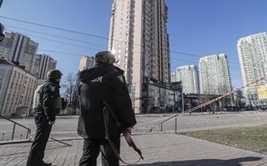 Ucrânia admite negociar com russos mas recusa que seja na Bielorrússia