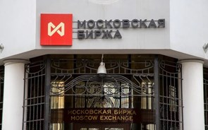 Bolsa de Moscovo com a maior queda desde o início da guerra