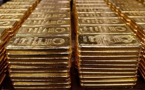 Ouro sai do melhor trimestre em pandemia para semana de perdas