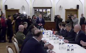 Kremlin e Kiev regressam às negociações