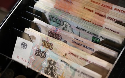 Rússia oferece recompra antecipada de 'eurobonds'. Mas só paga em rublos