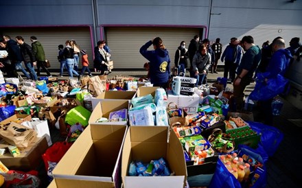 Os donativos à Ucrânia também podem pagar imposto. Veja em que casos e quem tem de pagar