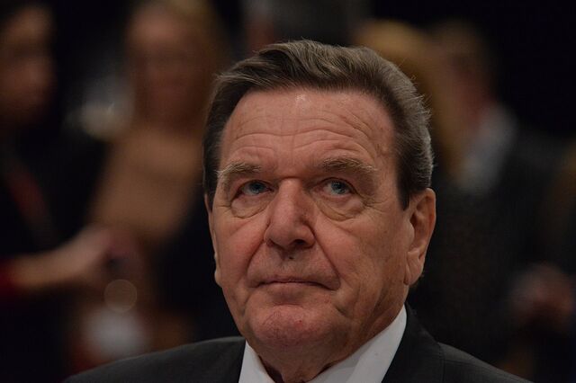 Ex-chanceler alemão Gerhard Schröder abandona a Rosneft