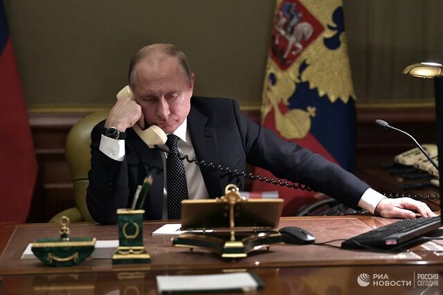 Bolsa russa dá maior tombo desde a crise de 2008. Rublo em queda