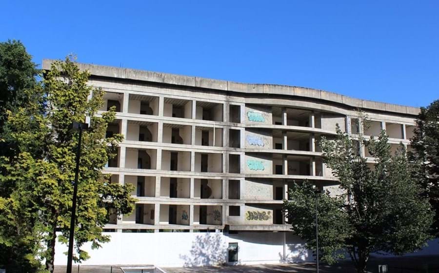 O Hotel do Parque foi considerado a maior mancha urbanística de Vila Real, tendo ficado inacabado e a “manchar” a imagem da cidade por quatro décadas.