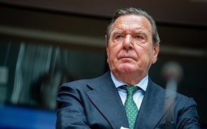 Antigo chanceler alemão Schröder vai a Moscovo para reunir com Putin