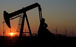 AIE revê em baixa previsões da procura de petróleo em 2023