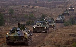 Bielorrússia reforça dispositivo militar junto a fronteira ucraniana