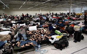 Polónia pondera suspender contribuição para a UE devido a custo de acolher refugiados