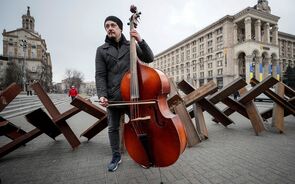 Oleksey Beregoviy, músico da Orquestra Sinfónica Clássica de Kiev