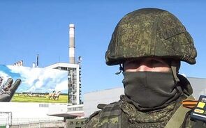 Rússia reduz presença militar na central nuclear de Chernobyl