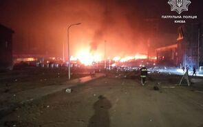 Um morto em Kiev depois de bombardeamento em zona residencial e comercial
