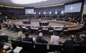 Países da NATO vão enviar armamento pesado para a Ucrânia