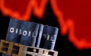 Petróleo cede e está a caminho da maior perda semanal em dois anos