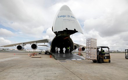 Tarifas de carga aérea disparam em 120%