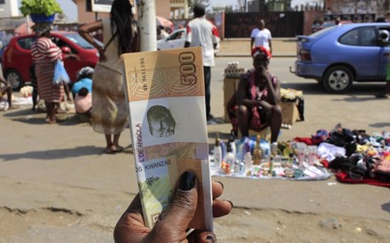 Kwanza é a moeda que mais valoriza este ano face ao dólar