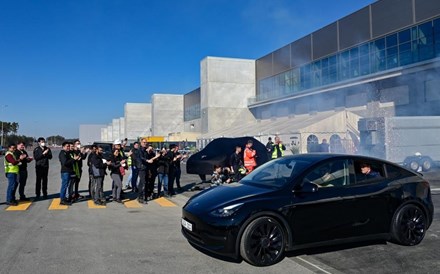 Tesla vai suspender duas semanas produção em Berlim devido a problemas no Mar Vermelho