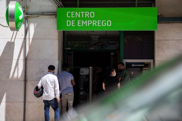 Falhas “graves” dos CTT anulam subsídios de desemprego