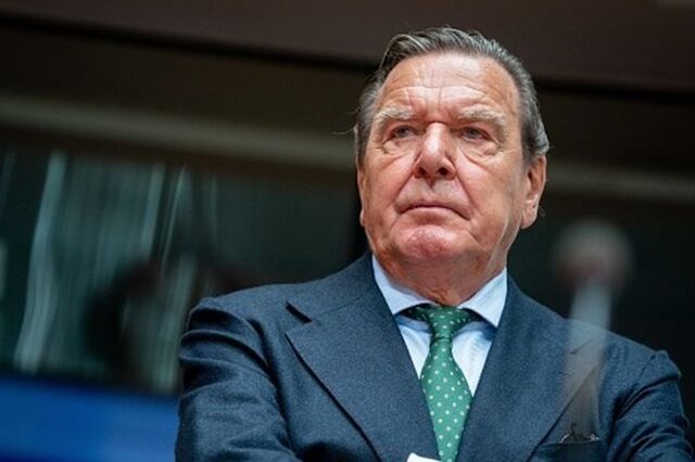 Antigo chanceler alemão Schröder vai a Moscovo para reunir com Putin