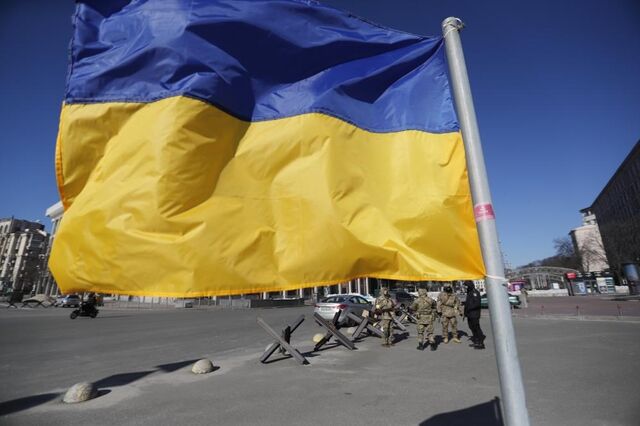 EUA, Itália, Espanha e Grécia fecham embaixadas em Kiev