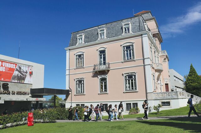 FEUC: ensino pós-graduado em ritmo crescente