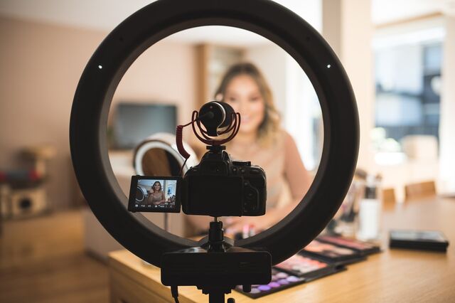 Mais de metade dos 'influencers' cumpre normas de publicidade, diz DGC