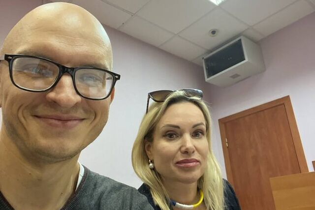 Jornalista que protestou na televisão russa multada em 238 euros