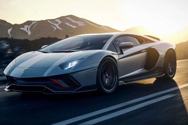 Navio que se afundou após incêndio nos Açores força Lamborghini a voltar a produzir Aventador