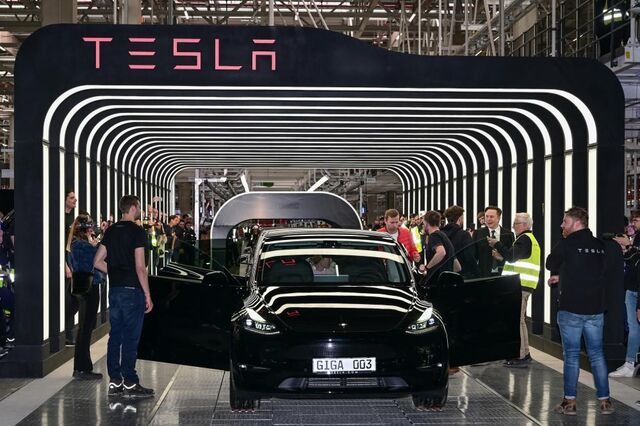 Tesla vai ter de reparar mais de 129 mil viaturas devido a problema nos ecrãs