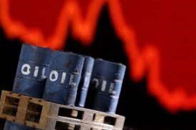 Petróleo afunda perto de 6% para mínimos de mais de um ano com abalo na banca