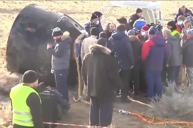 Nave Soyuz MS-19 aterra no Cazaquistão com três astronautas a bordo
