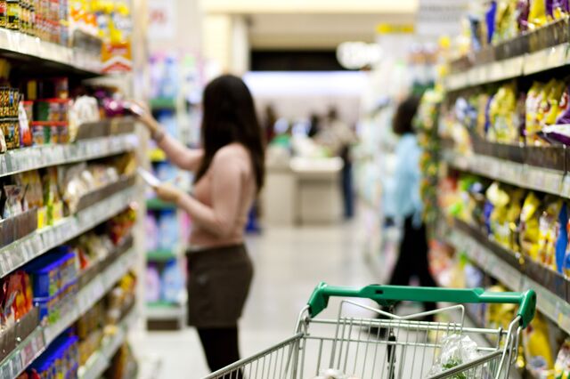 Cesta de compras dos portugueses é a mais pequena dos últimos quatro anos, diz estudo