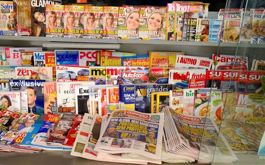 Várias revistas fecharam e outras passaram a digitais.