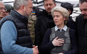 Von der Leyen derruba bolsa de Moscovo. 'Benchmark' russo tomba 3%