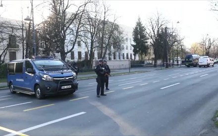 Ucrânia: Carro embate no portão da embaixada da Rússia em Bucareste 