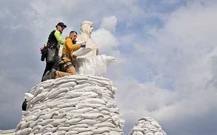 Quando as bombas destroem a História