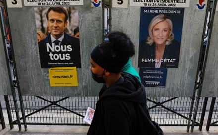 França: Macron vence primeira volta com 5 pontos de vantagem sobre Le Pen - Projeções