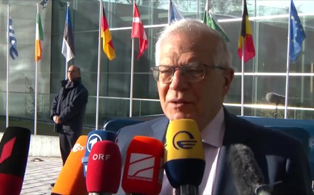 Ucrânia: MNE da UE vão certamente falar de sanções adicionais - Borrell