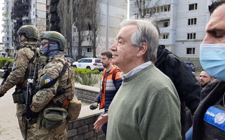 Guterres afirma que 'moda' da corrida ao armamento limita combate à pobreza