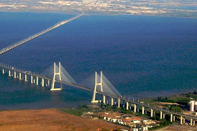 Porto de Lisboa quer criar aeródromo naval no Tejo