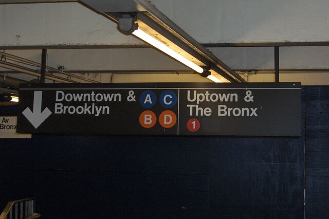 Polícia de Nova Iorque investiga possível tiroteio no metro de Brooklyn. Pelo menos 13 feridos